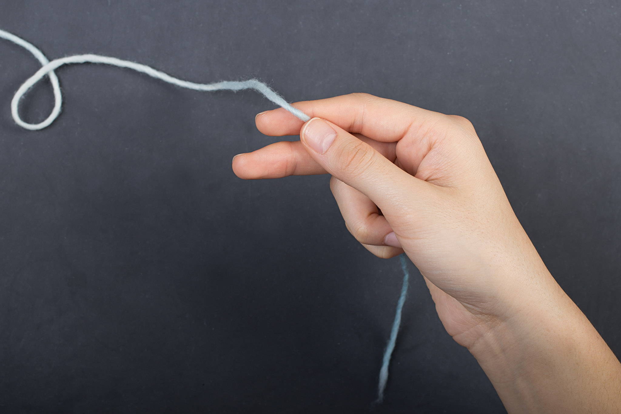 How To Wind A Yarn Ball By Hand Without Any Tools! 