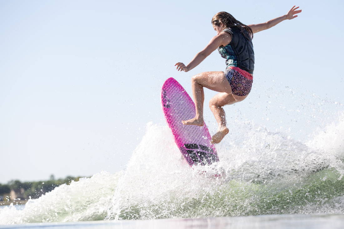 Ashley Kidd, wakesurfing