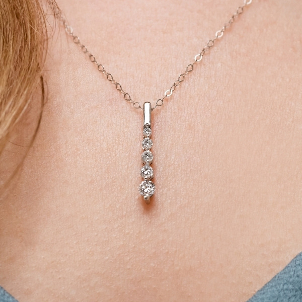 5 stone vertical diamond necklace as the perfect bridal gift