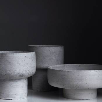 Gray dishes