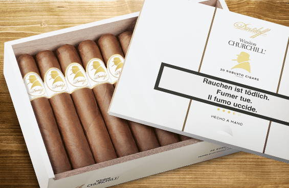 Geöffnete Davidoff Winston Churchill «The Original Series» Kiste voller Zigarren.