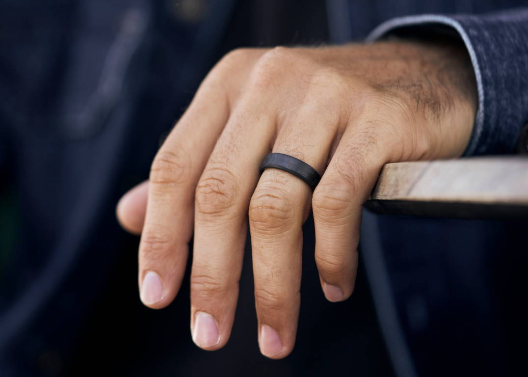 ridge premium carbon fiber 3k ring on finger