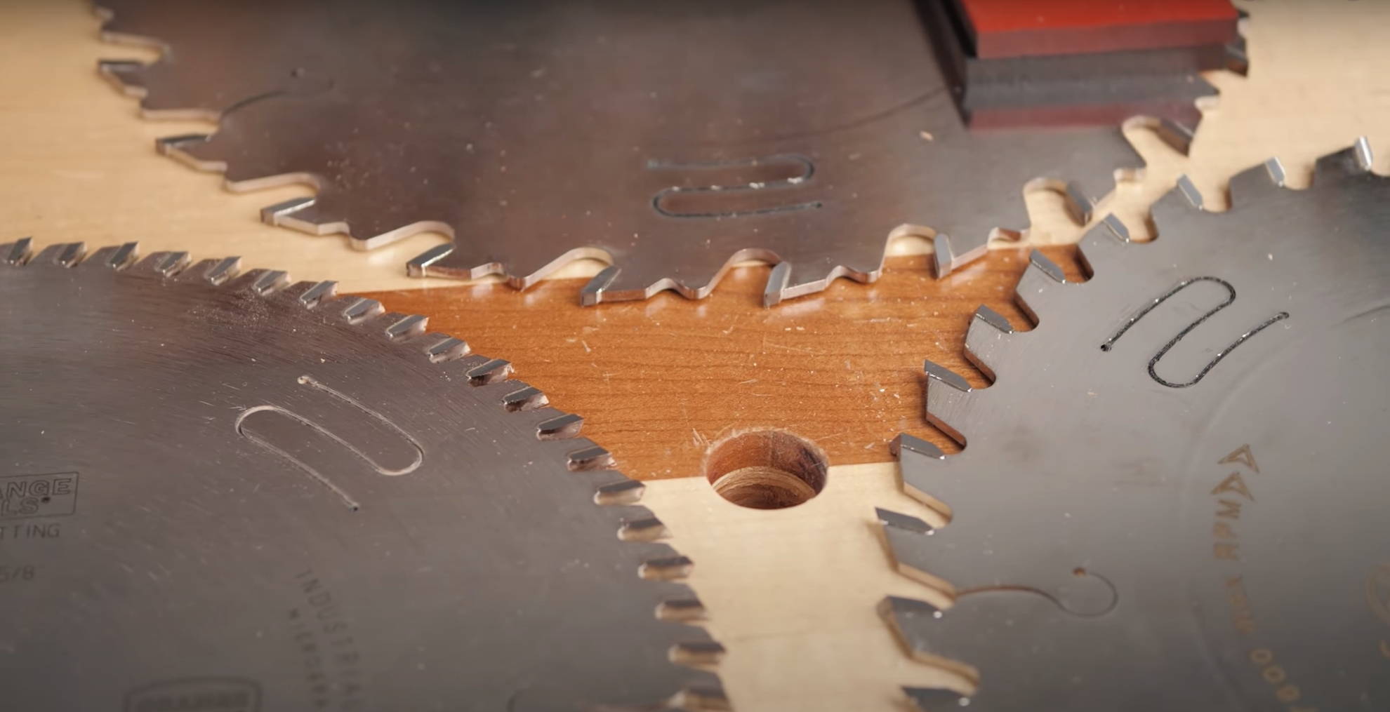 A crosscut, general purpose, and ripping saw blade