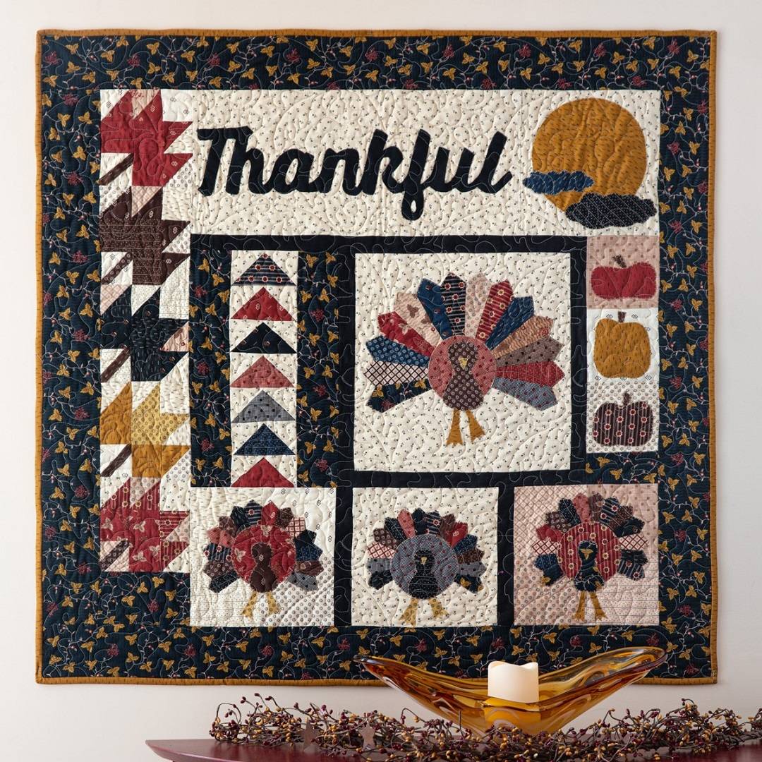 Fall sewing projects for home decor - Thankful wall hanging with Thanksgiving turkey design