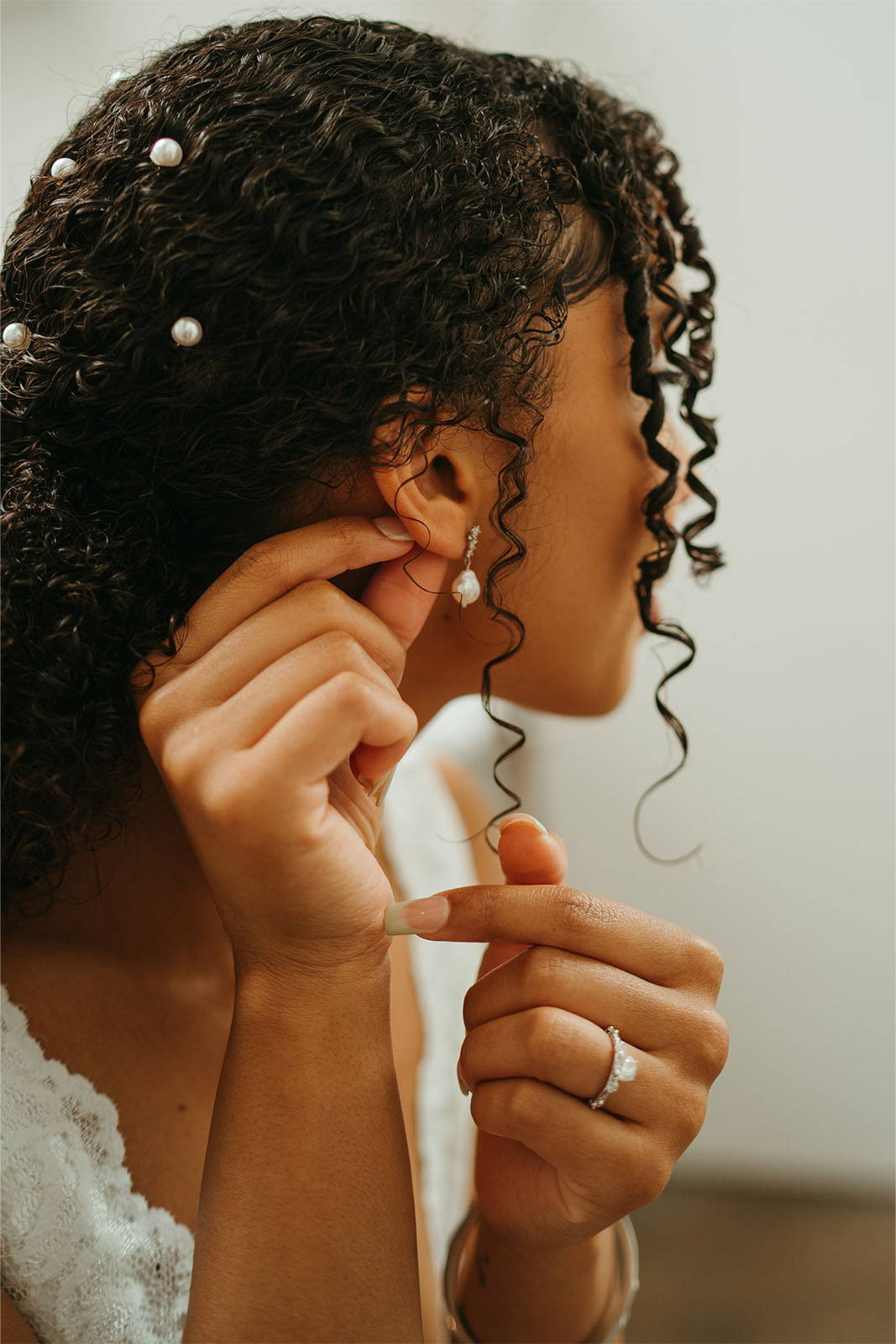 Bride's hair accessories