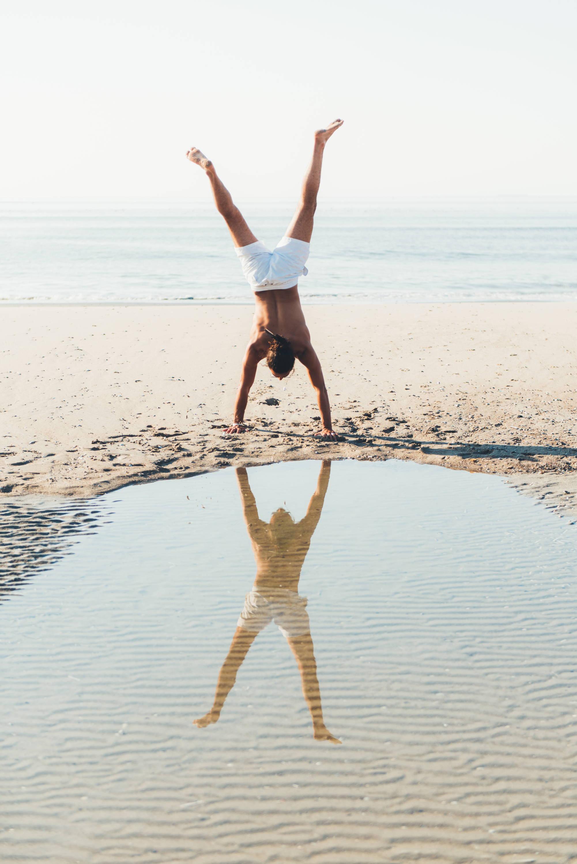 Changez votre perspective avec ces poses inversées l Mukha Yoga