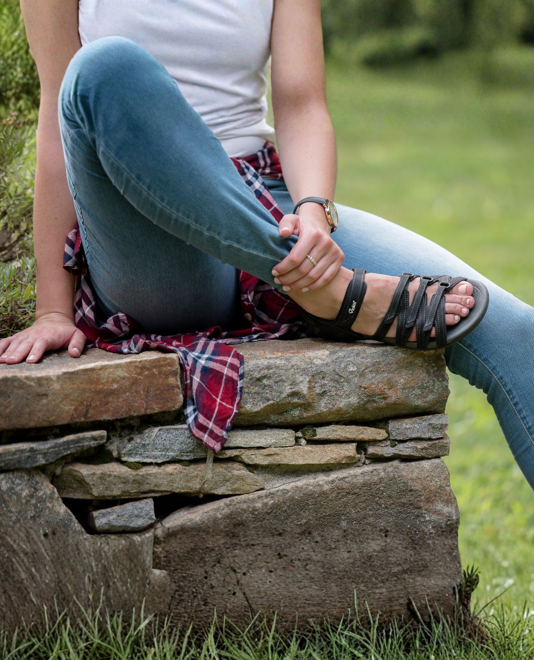 woman wearing hiking sandals