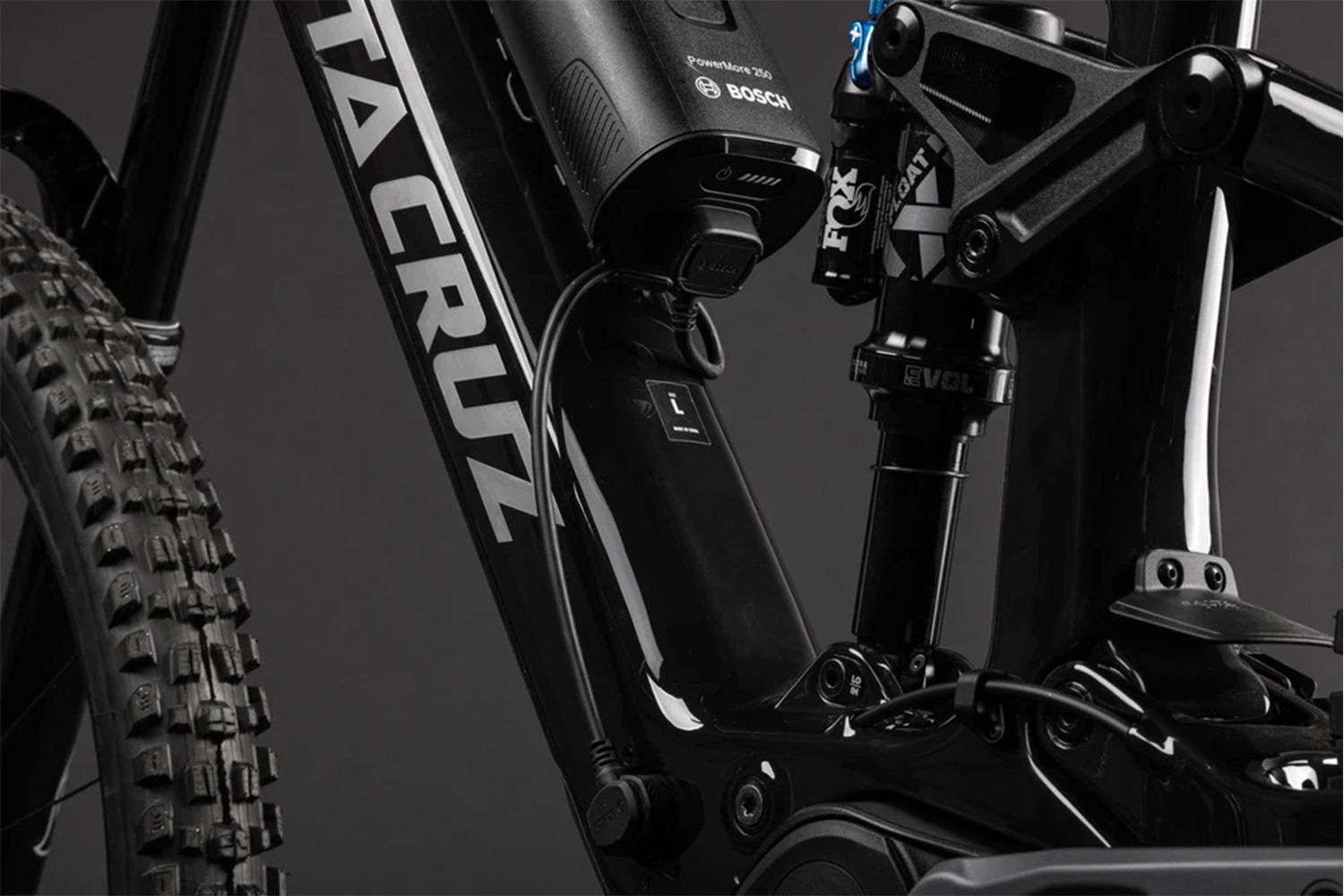 PowerMore Range Extender mounted on a Santa Cruz.