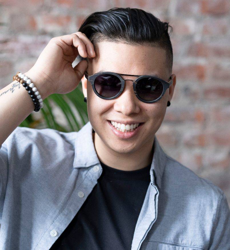 Man wearing Marble Bracelet with Wooden Beads, Onyx Bracelet with Wooden Beads and Ash, Wood and metal aviator sunglasses