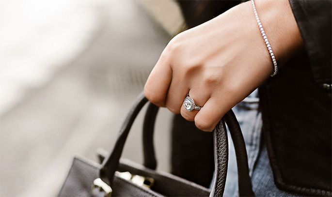 A woman traveling with jewelry