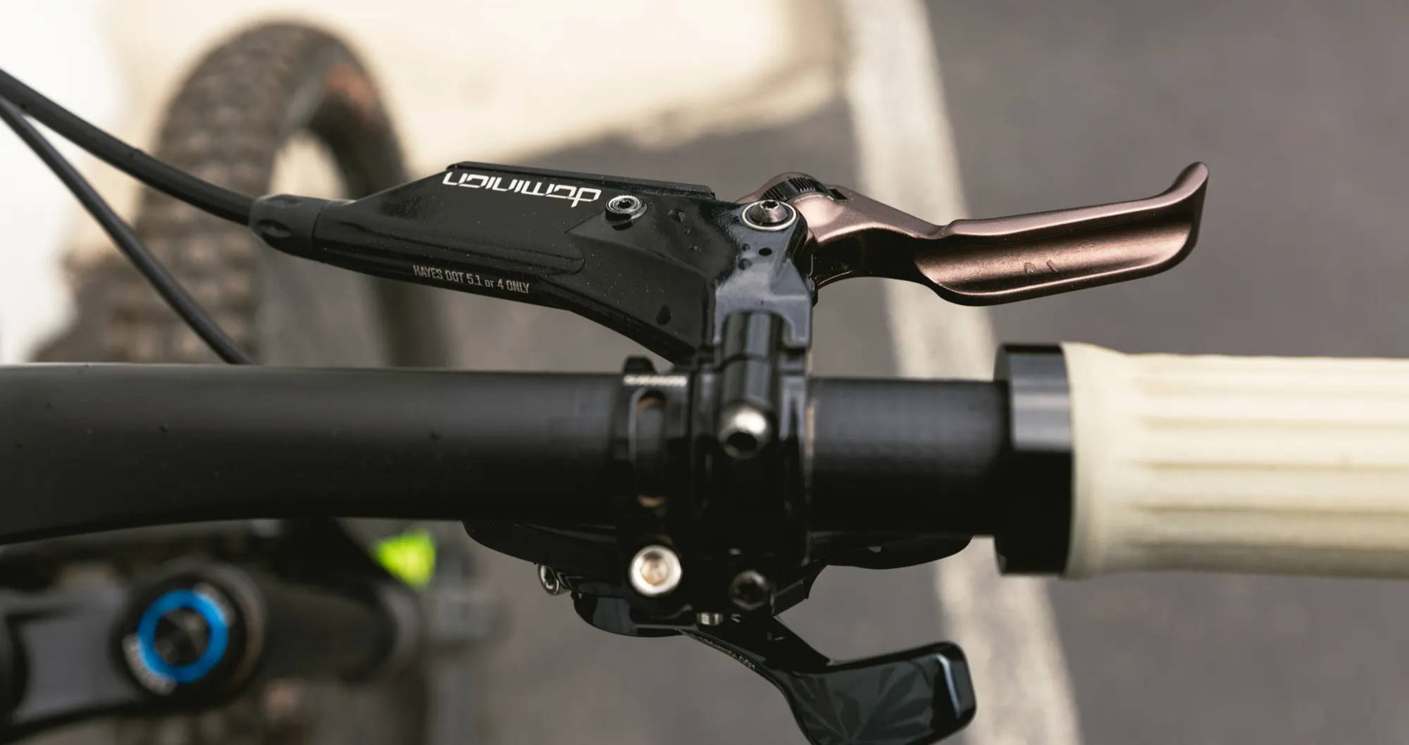 top down view of the hayes dominion a4 mountain bike brakes