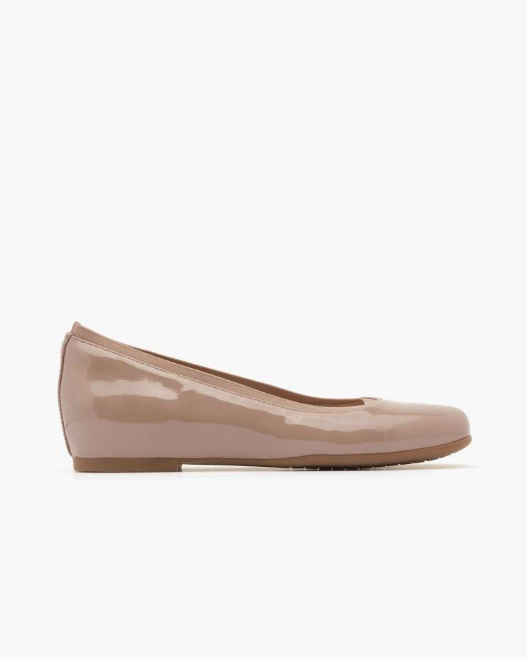 ABEO Cadence Ballet is a super supportive ballet flat in tan patent leather