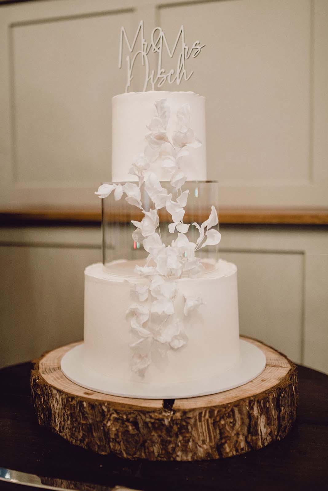 White wedding cake with the name of the newlywed