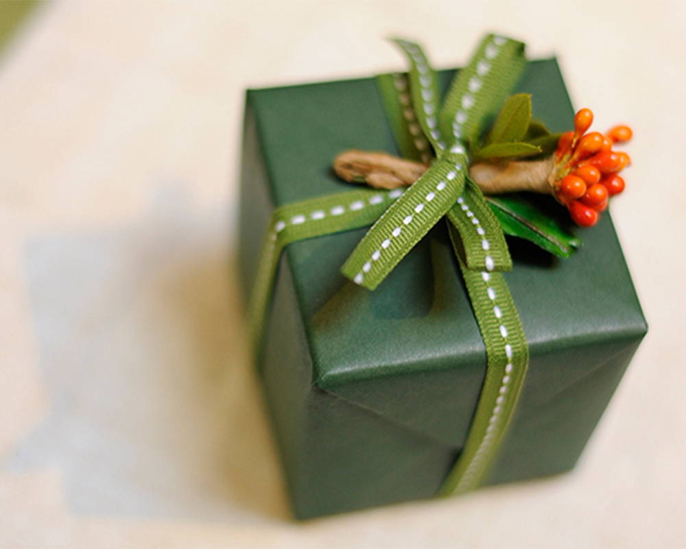 A how-to series: wrapping small table gifts with Jane Means