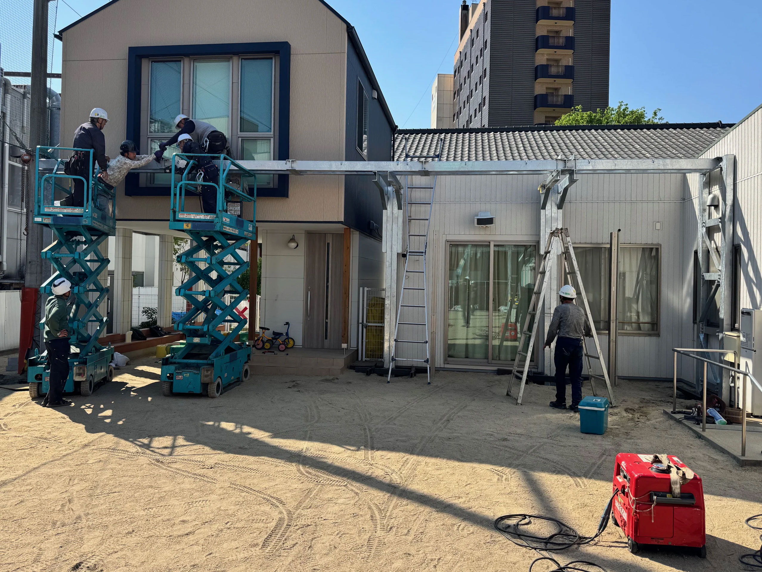 園庭シェード 施工中
