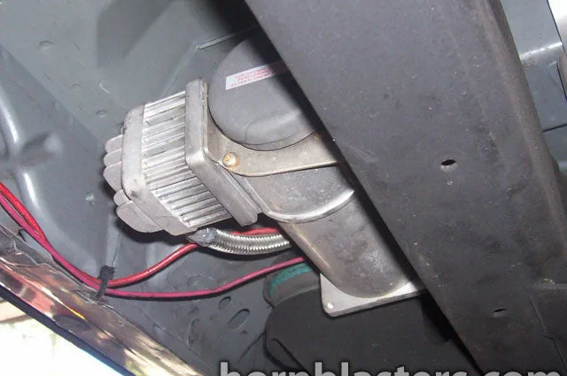 Angled exterior or driveway context 2007 Chevy Silverado 2500 HD HornBlasters Shocker XL train horn install gallery photo 2