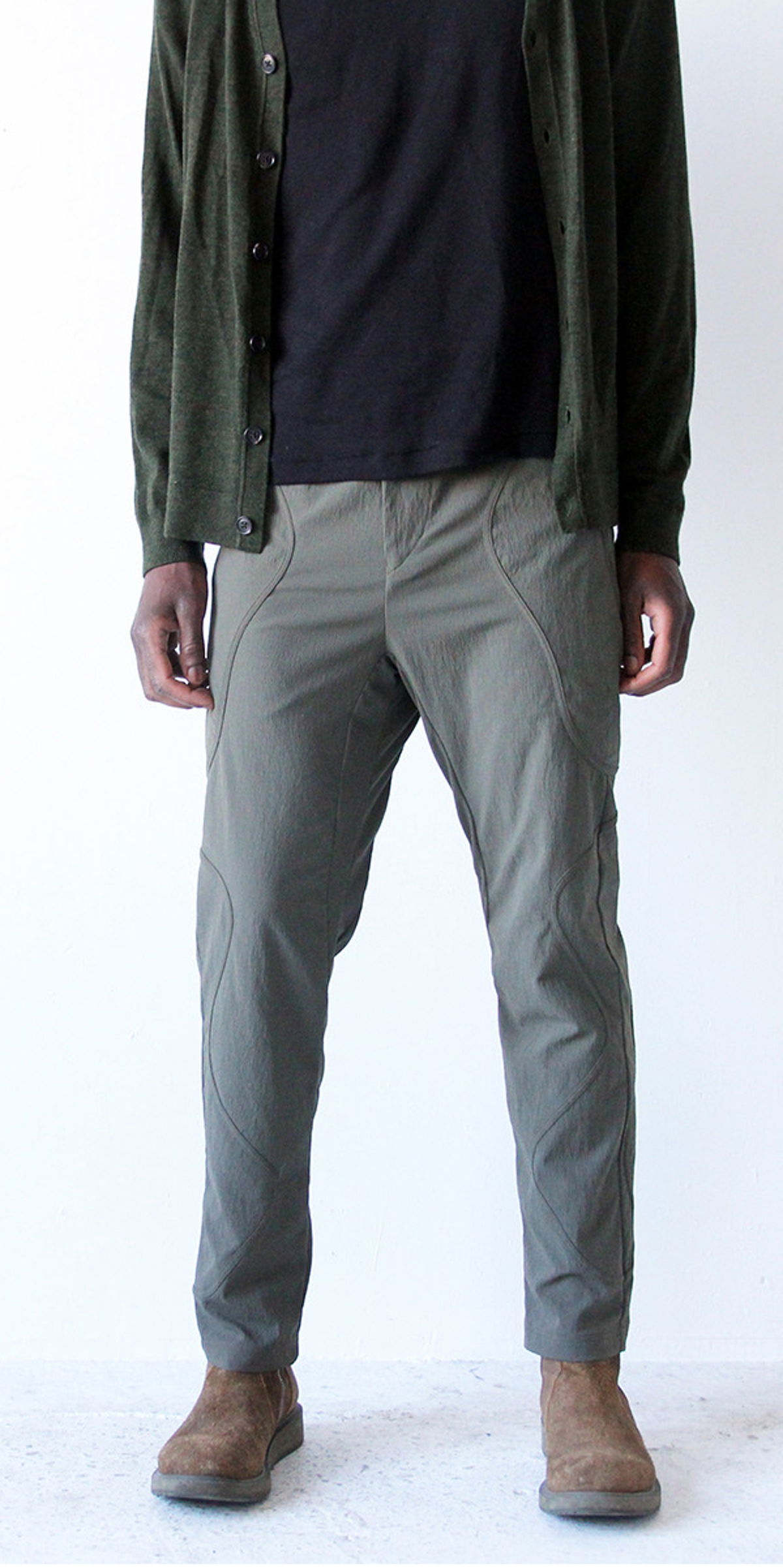 RESTRAINED POET – TEXTURED UTILITY TRAVEL PANT