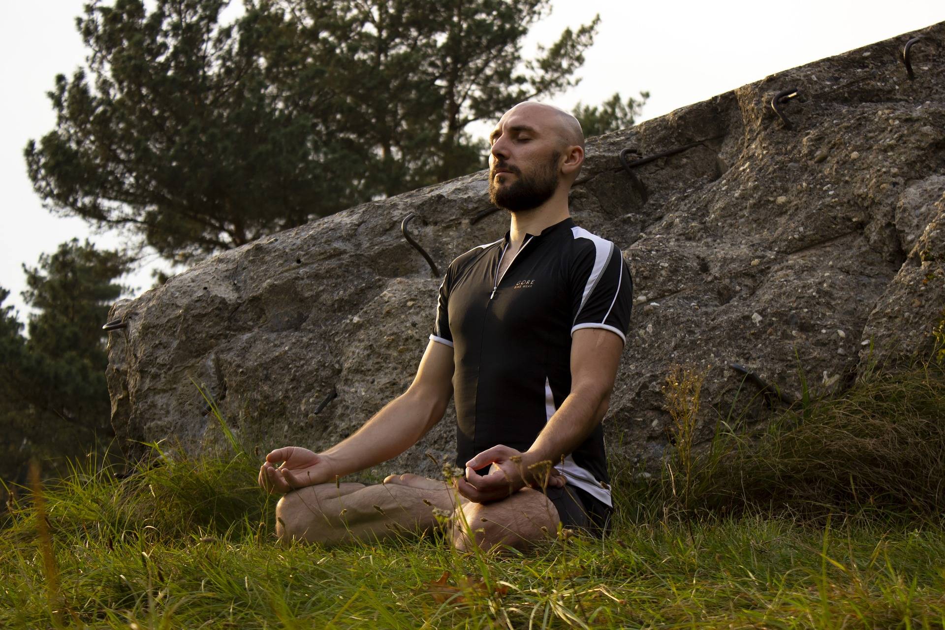 Méditation contre Pleine Conscience l Mukha Yoga