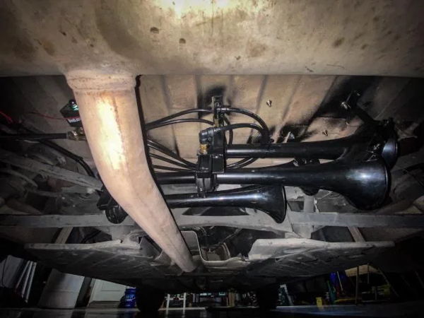 Undercarriage three black train horn trumpets solenoid wiring Tina's 2011 Mini Cooper Countryman Conductor's Special 2HB customer install gallery photo 3