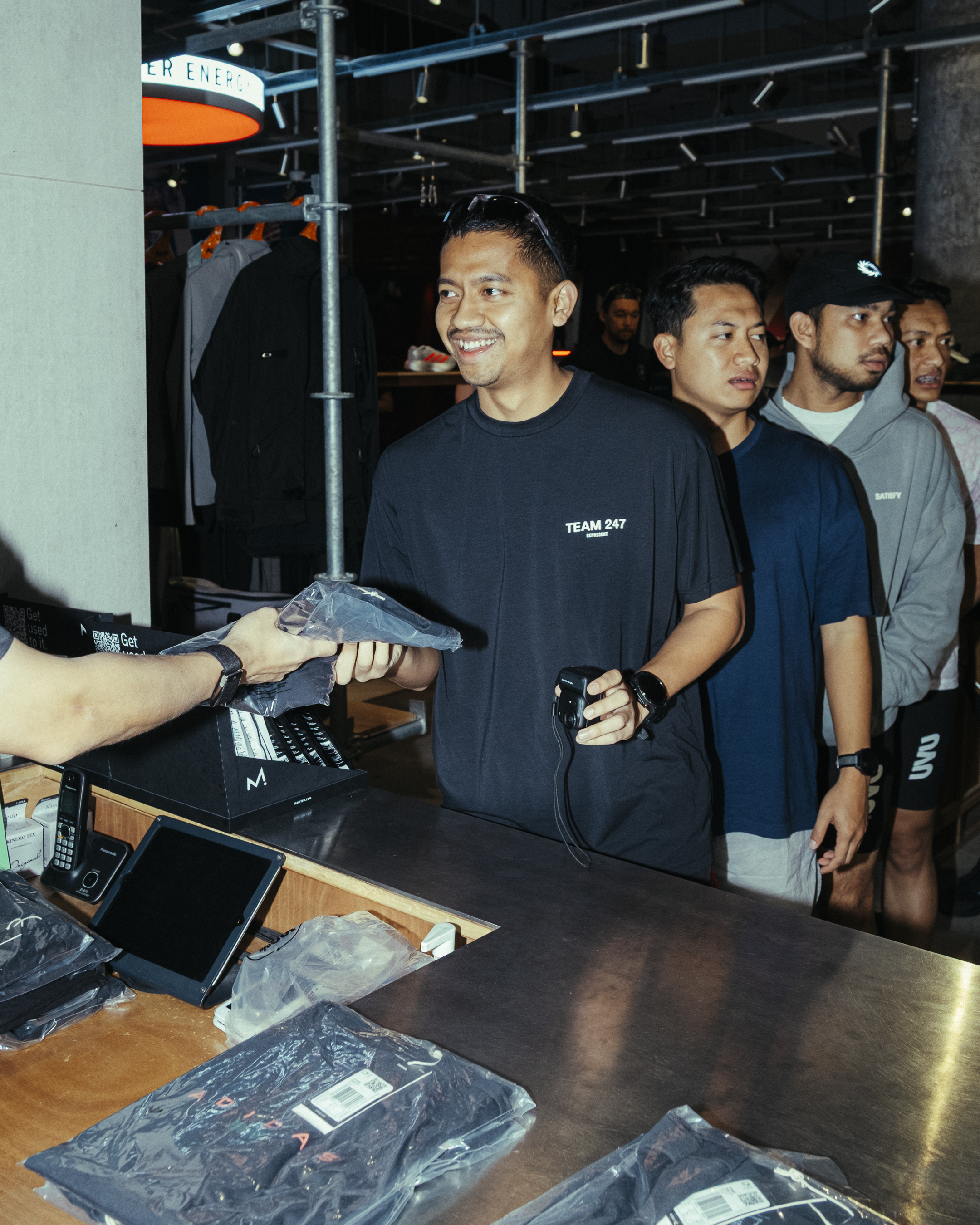 Runners collecting free t-shirts before the long run with Frame Run Club