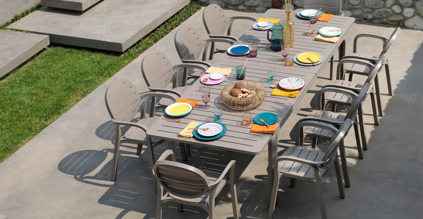 Garden Dining Tables - Eat Alfresco With Friends