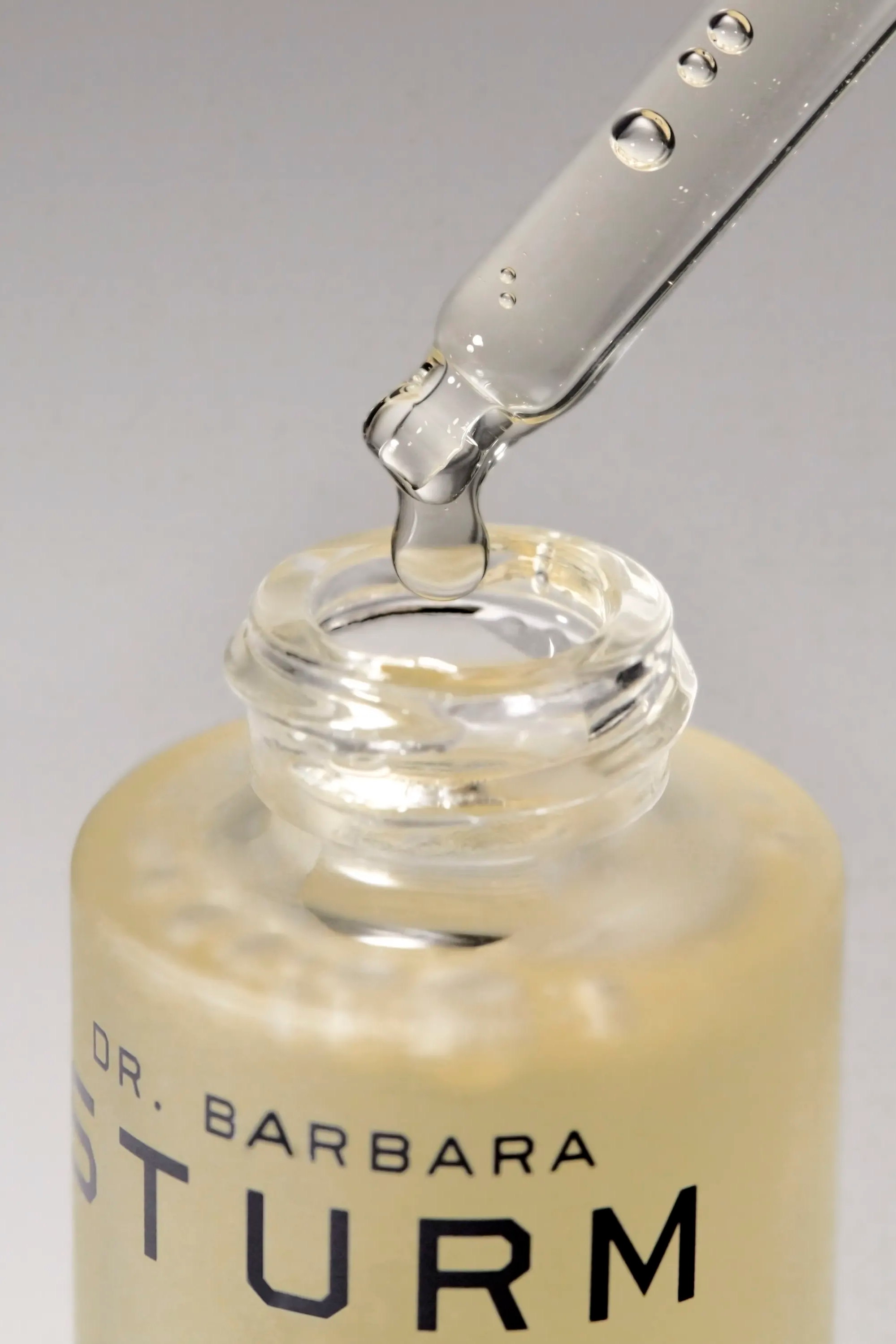 Super anti-aging serum with pipette