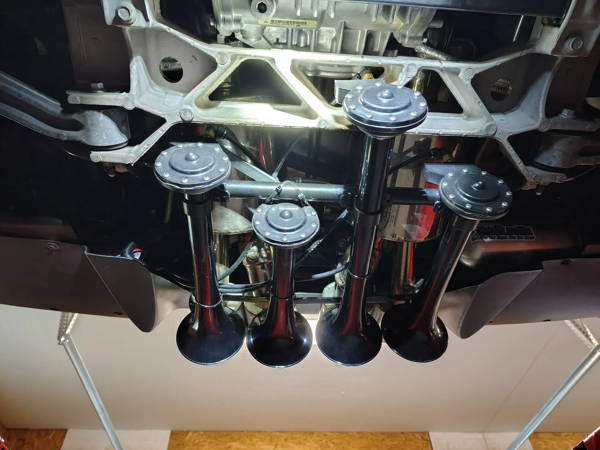 Corvette chassis with Shocker XL horn mounting detail