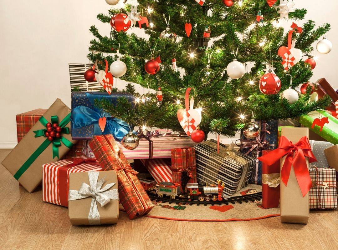 Christmas tree and ornaments