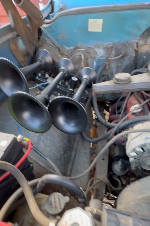 Sammy's 1976 Chevy K10 Train Horn Install