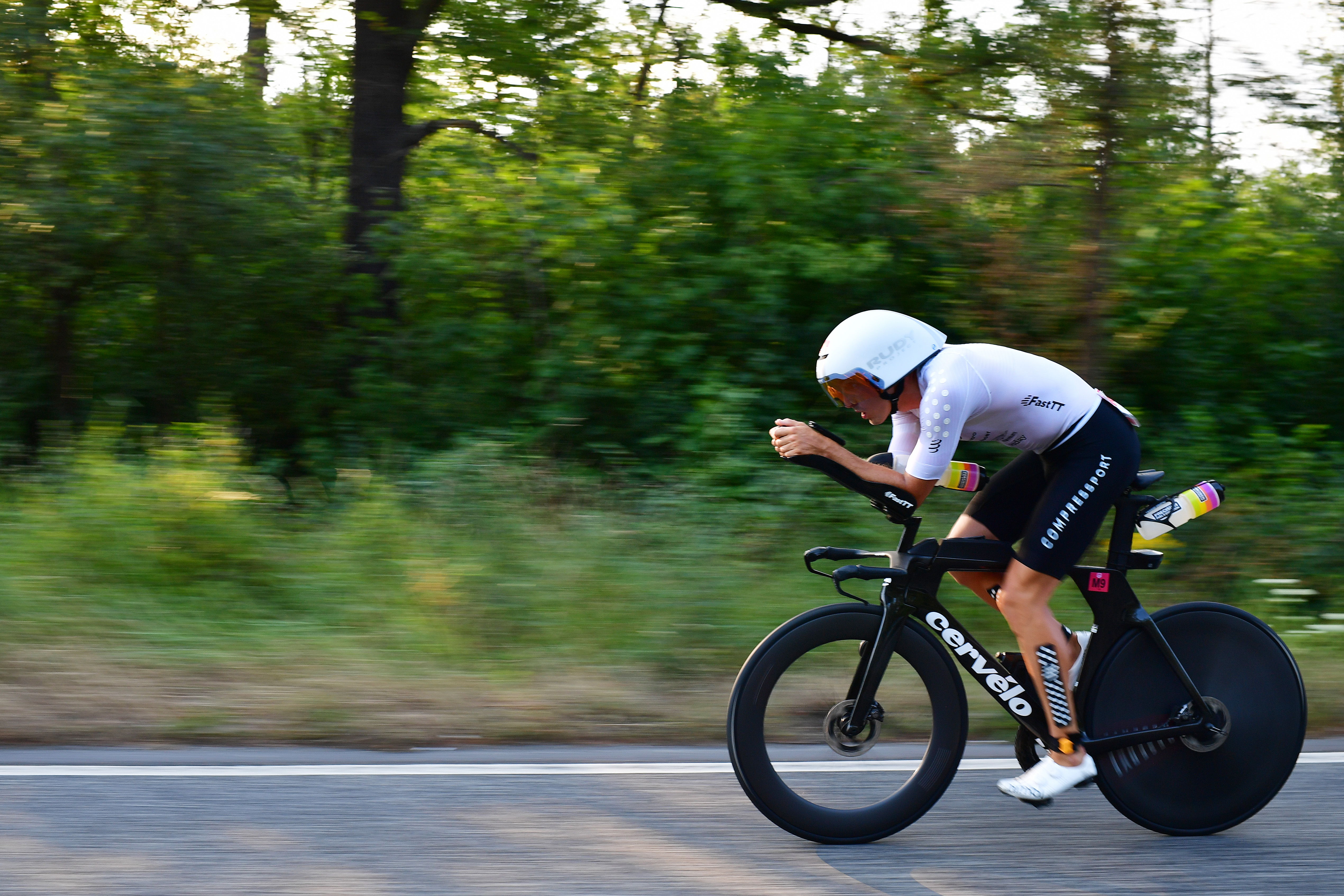 Der Franzose Nathan Guerbeur auf der Radstrecke beim Profirennen der Männer im Rahmen der IRONMAN European Championship am 28. Juni 2026 in Frankfurt am Main.