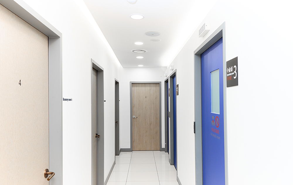 Surgery room hallway at Fresh Dr. Hong Plastic Surgery in Korea with safe medical facilities