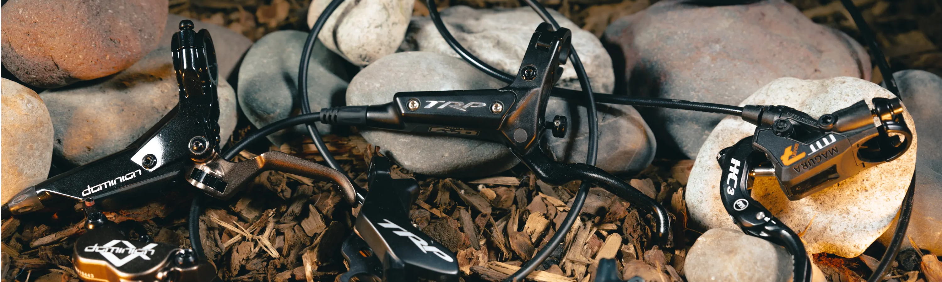 Hayes dominion a4 trp dh-r evo and magura mt7 mountain bike brakes on bark chips comparison