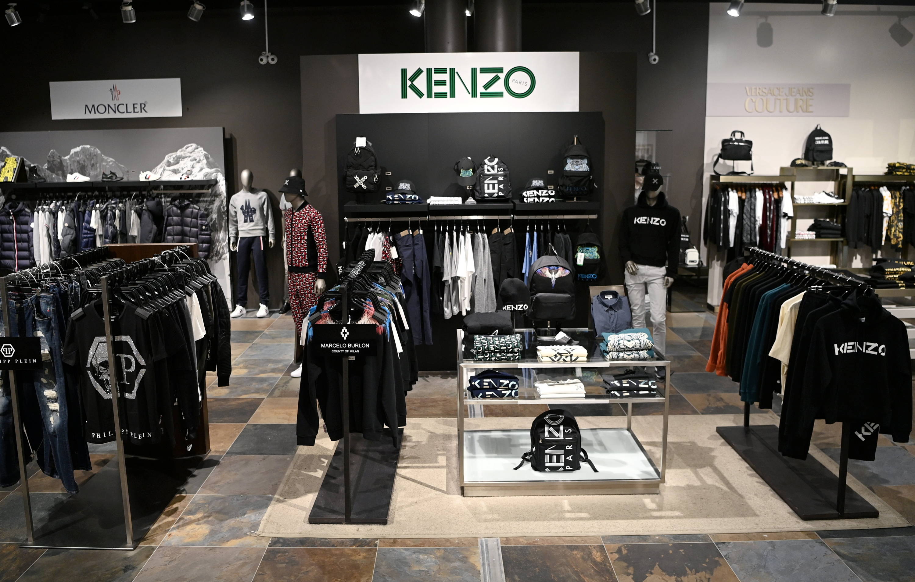 Flagship Store – Room