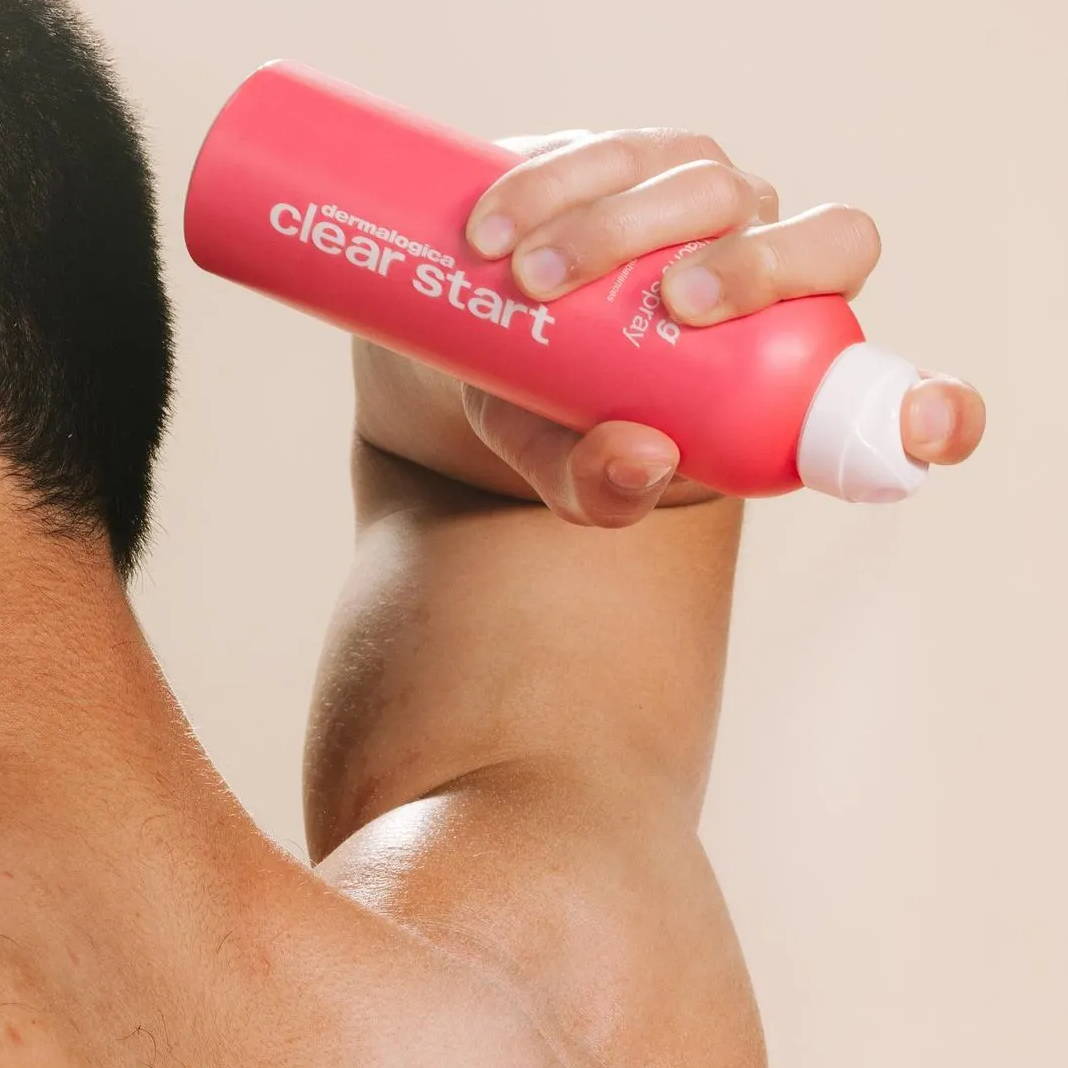 Male model applying the Dermalogica Clear Start Clarifying Bacne Spray