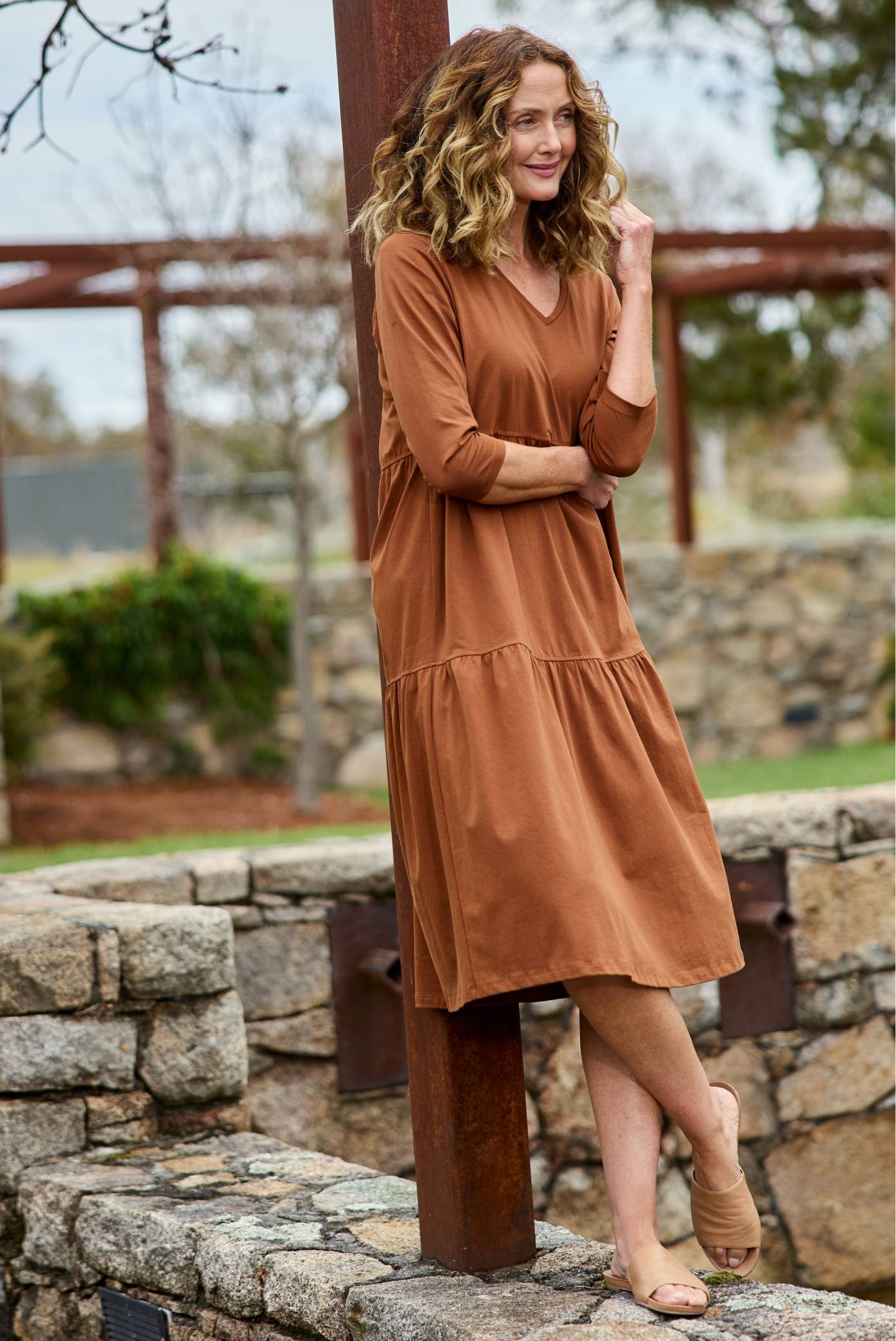 the-3/4-sleeve-tiered-jersey-dress