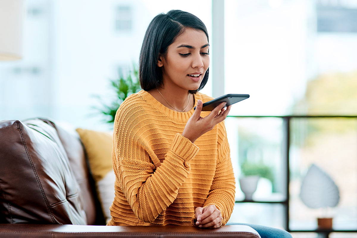 Parlez aux animaux de compagnie via les caméras de sécurité Lorex Wi-Fi avec conversation bidirectionnelle et l'application Lorex Home.