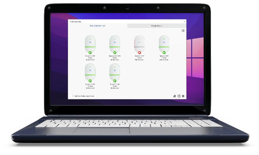 Laptop mit EmbroideryHub-Software auf dem Bildschirm.