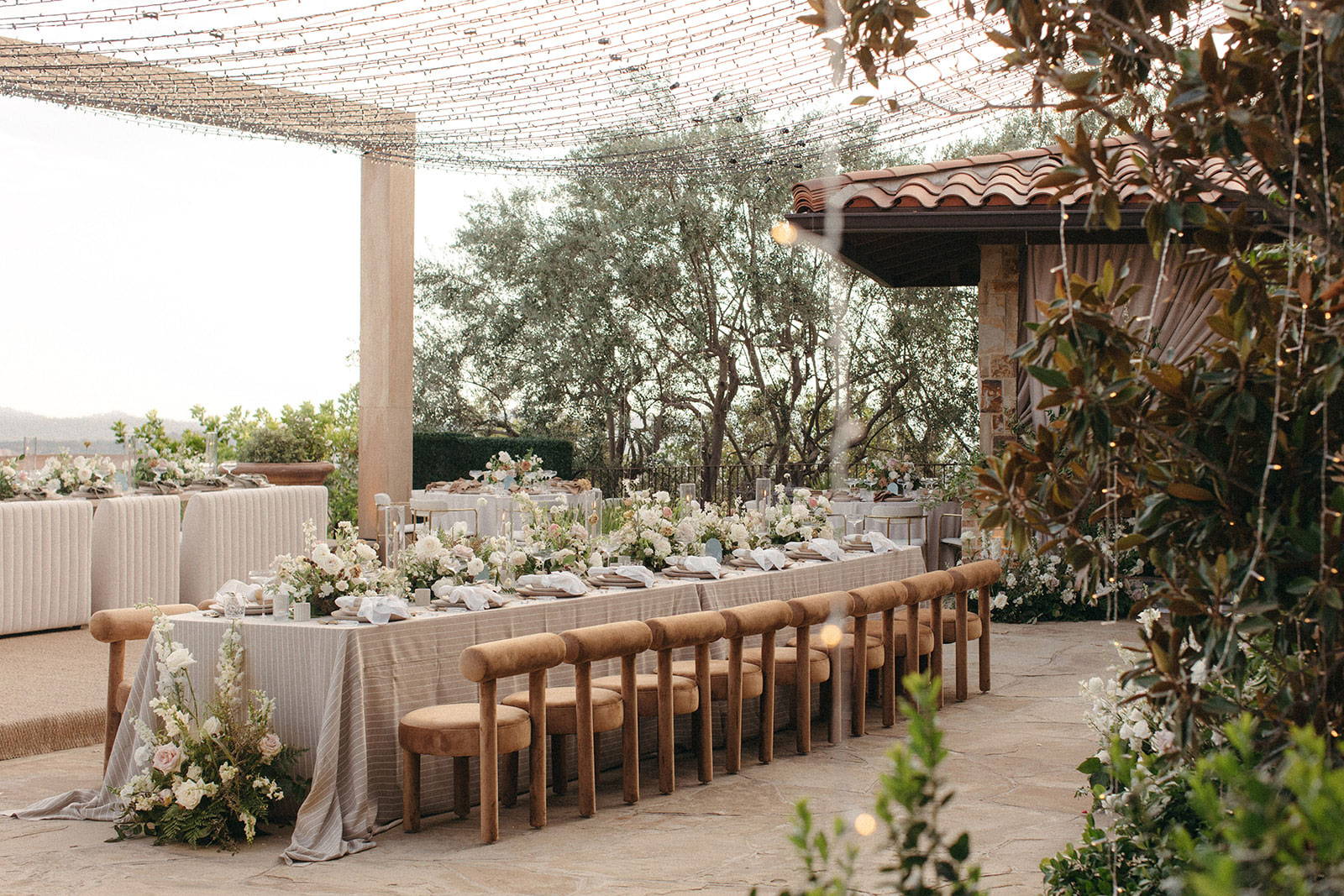 Disposition des tables de réception