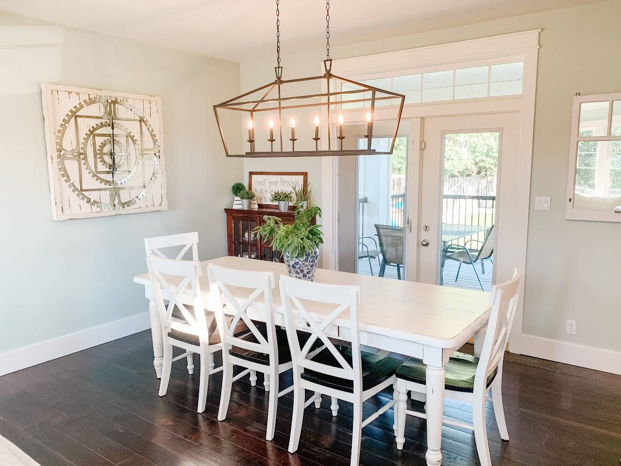 Kitchen table and chairs in Calgary