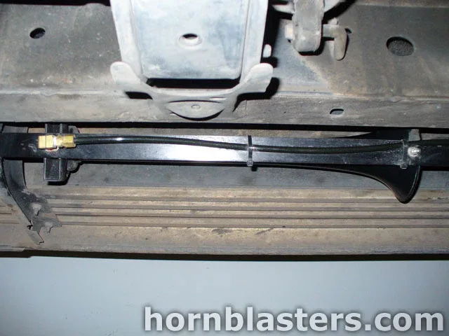 Single black train horn horizontal mount brass air line undercarriage Toyota 4Runner Shocker XL gallery photo 12