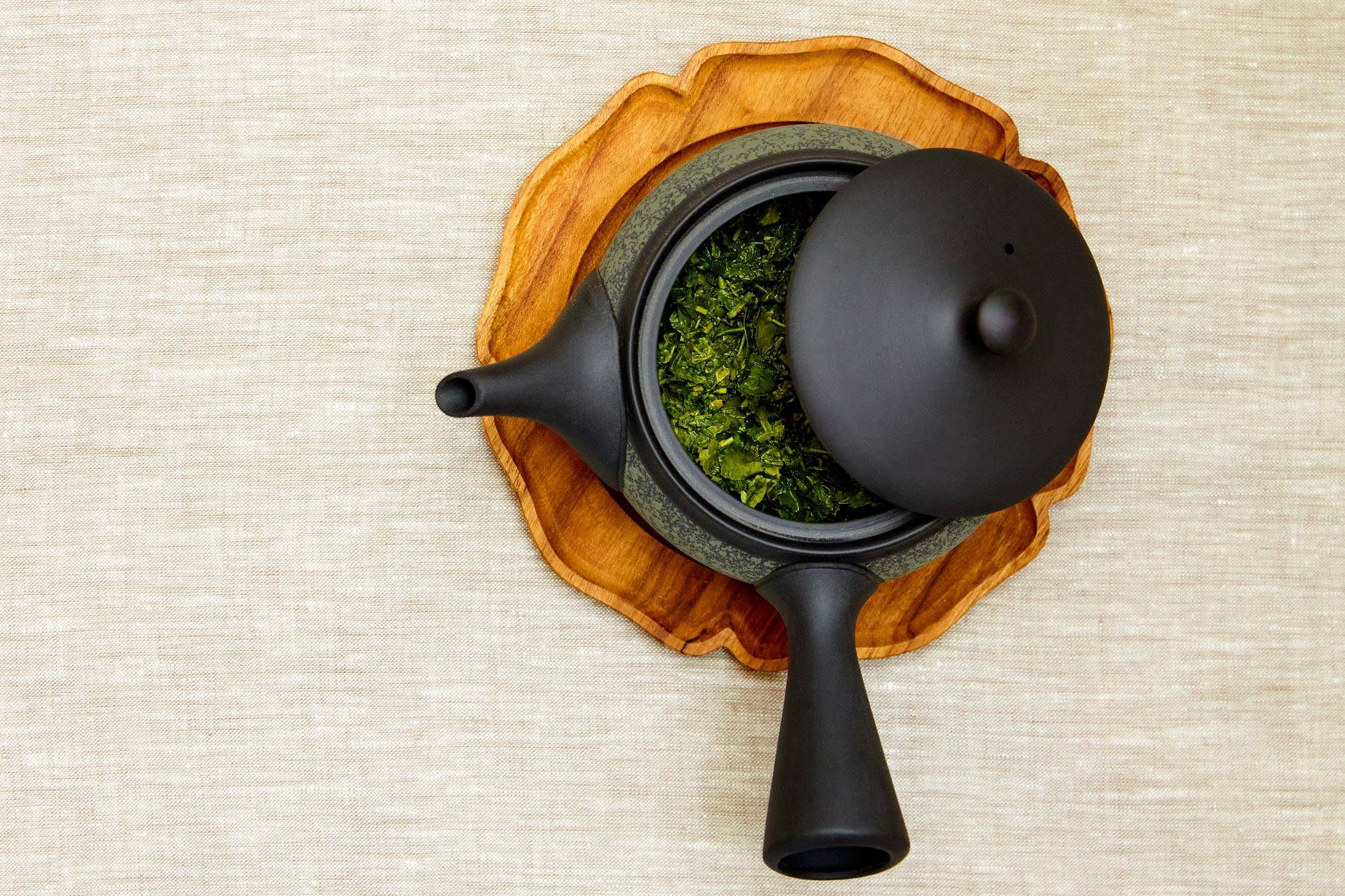 Tokoname Teapot - Tetera japonesa Kyusu que hace que el té verde sepa mejor  por Japanese Green Tea Co.