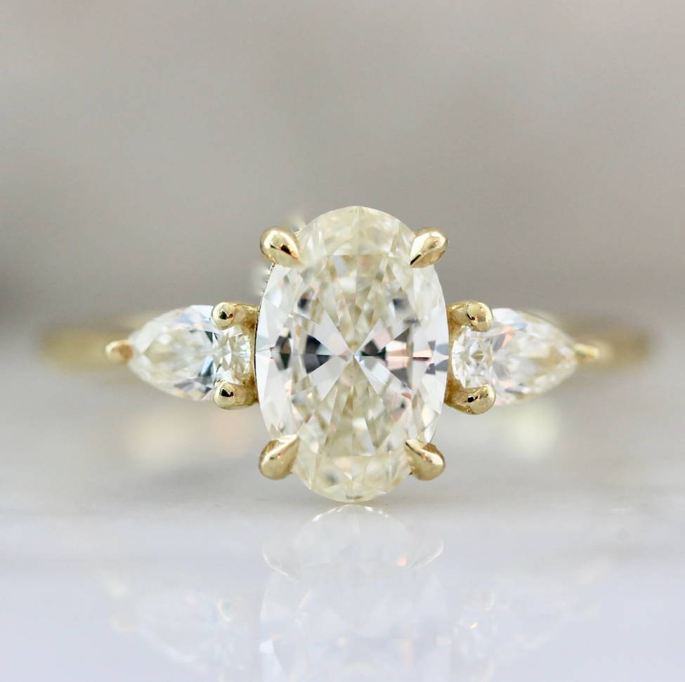 oval-cut-diamond-three-stone-ring