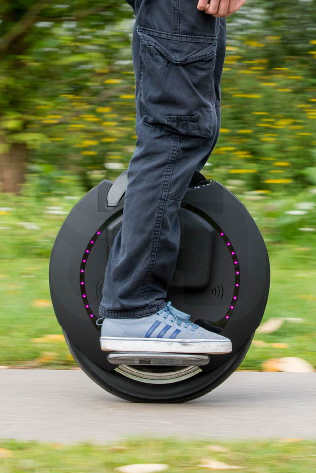 Kingsong KS16S Review riding fast side closest