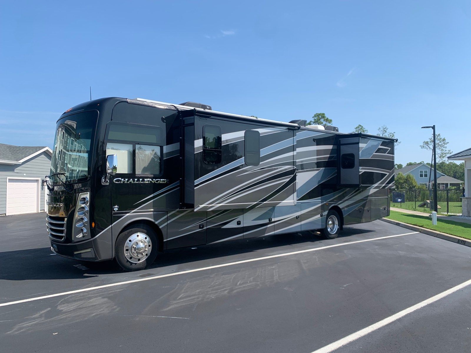 Gary's 2022 Thor RV Challenger 37DS Train Horn Install