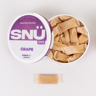 Container of SNU grape-flavored nicotine pouches with one slim pouch displayed.