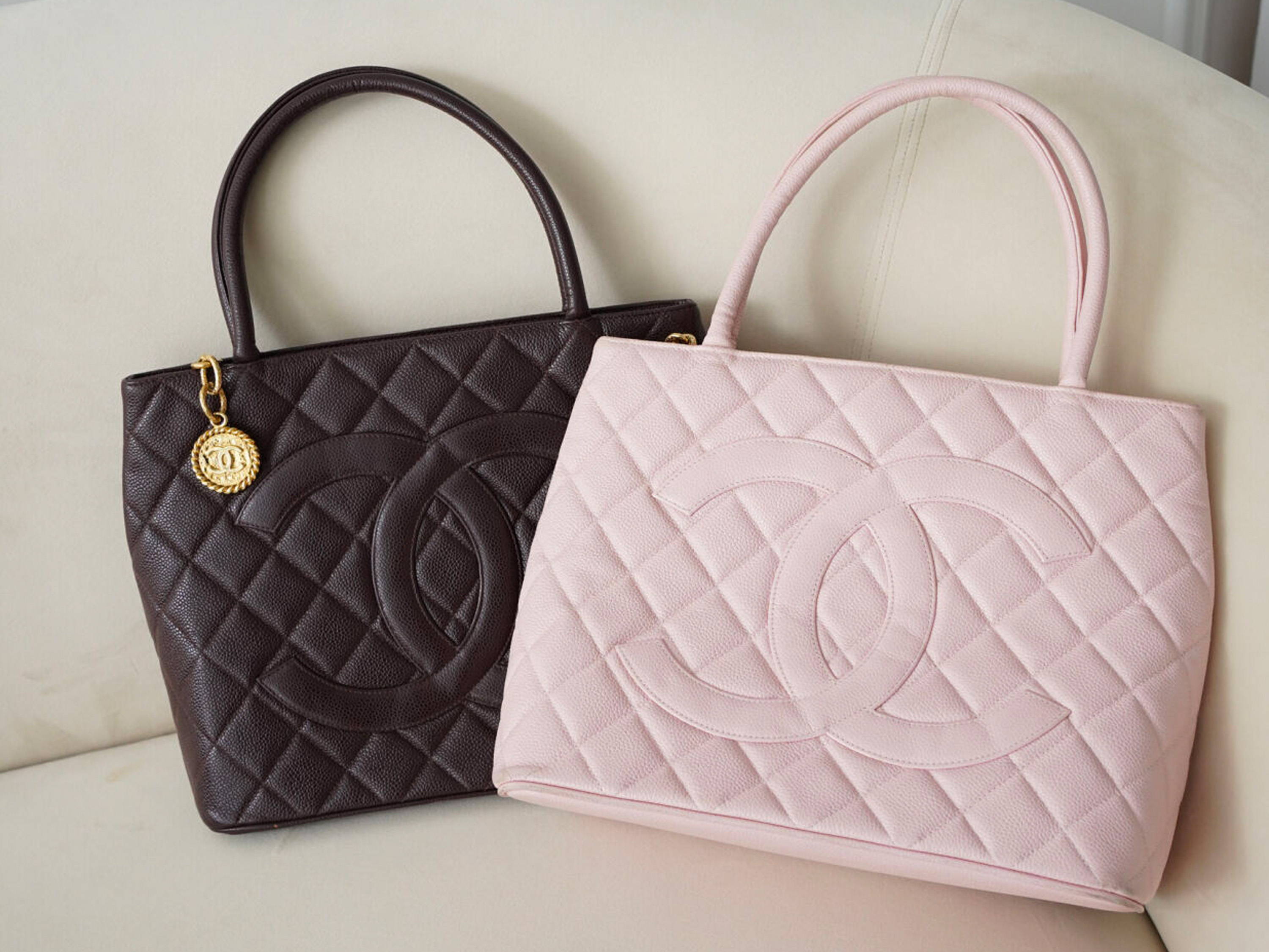 Status: Pre-Loved Luxury Handbags & Accessories