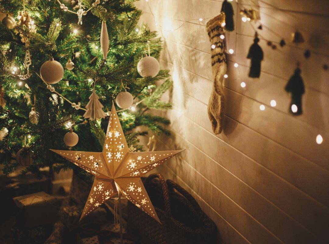 choose safe decoration items for Christmas trees