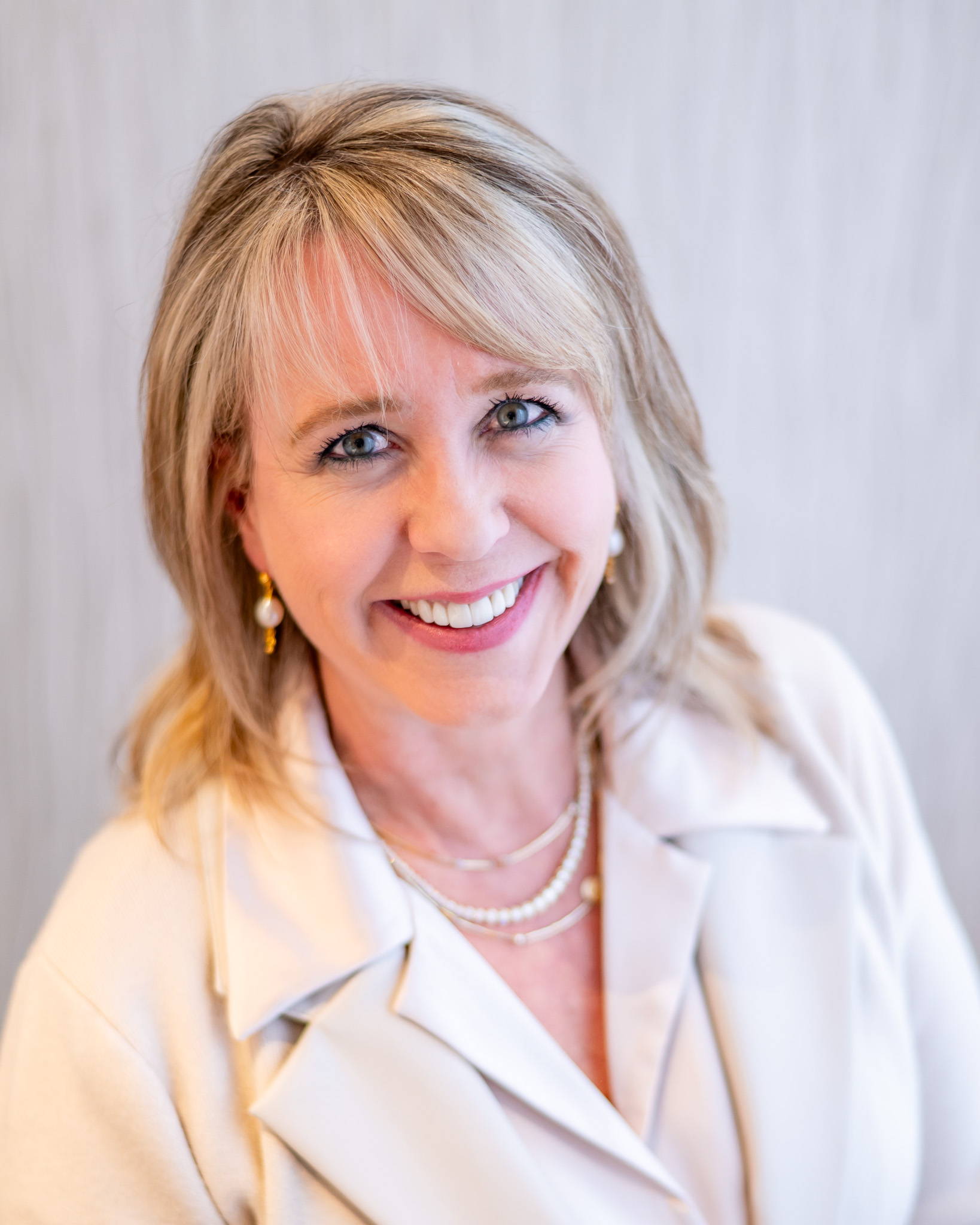 Debbie Nucci Sales Associate/ Corporate Rewards & Recognition at Henne Jewelers