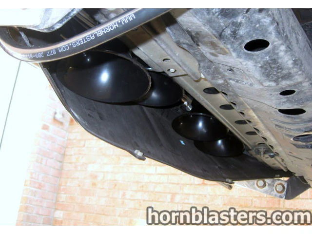 Four horns behind splash guard HornBlasters air line chassis Wesley's RAV4 Conductor's Special 228H gallery photo 10