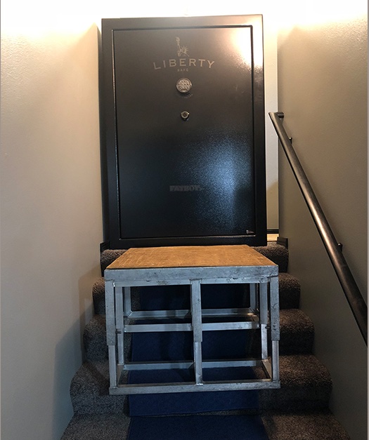 Liberty Fatboy Going up Narrow Stairs